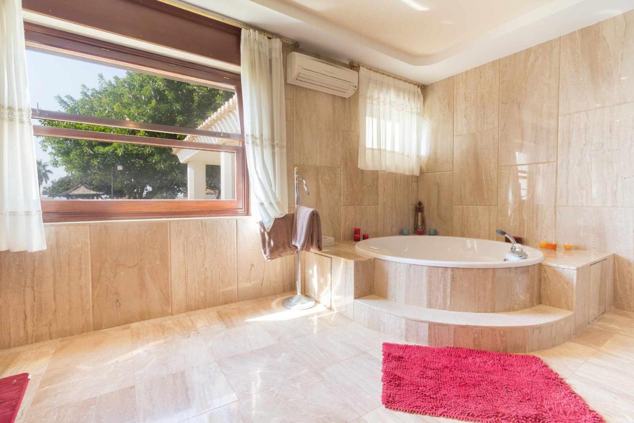 Castle Beach House Luxury Beachfront Villa Málaga Exterior foto