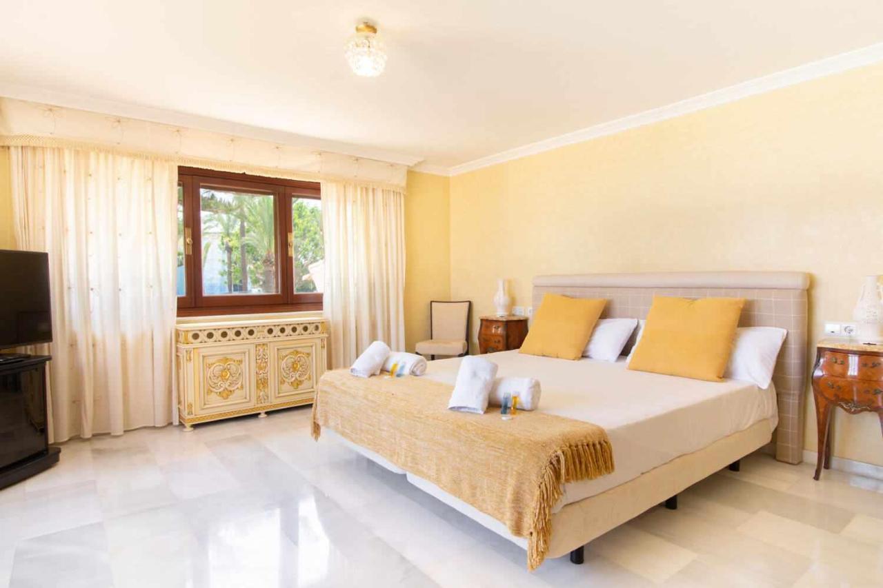 Castle Beach House Luxury Beachfront Villa Málaga Exterior foto