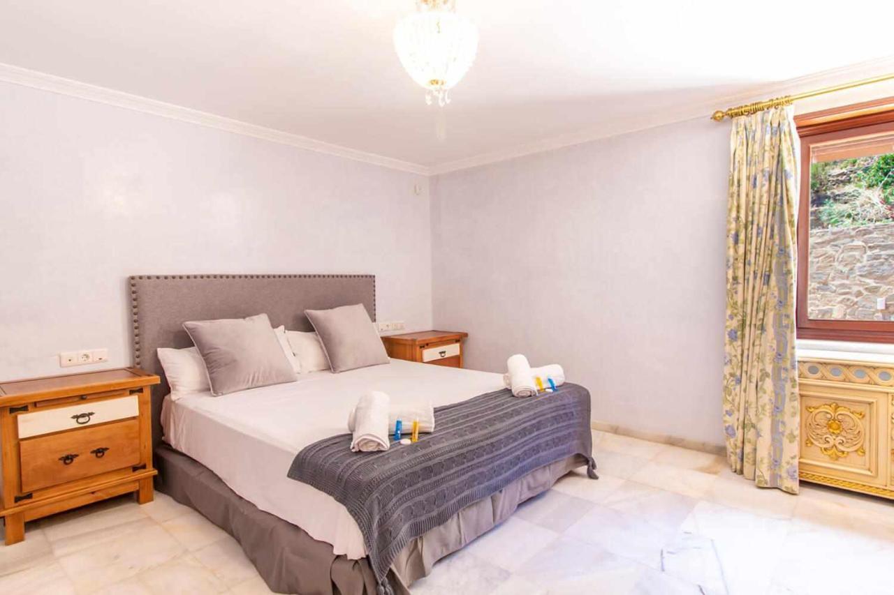Castle Beach House Luxury Beachfront Villa Málaga Exterior foto