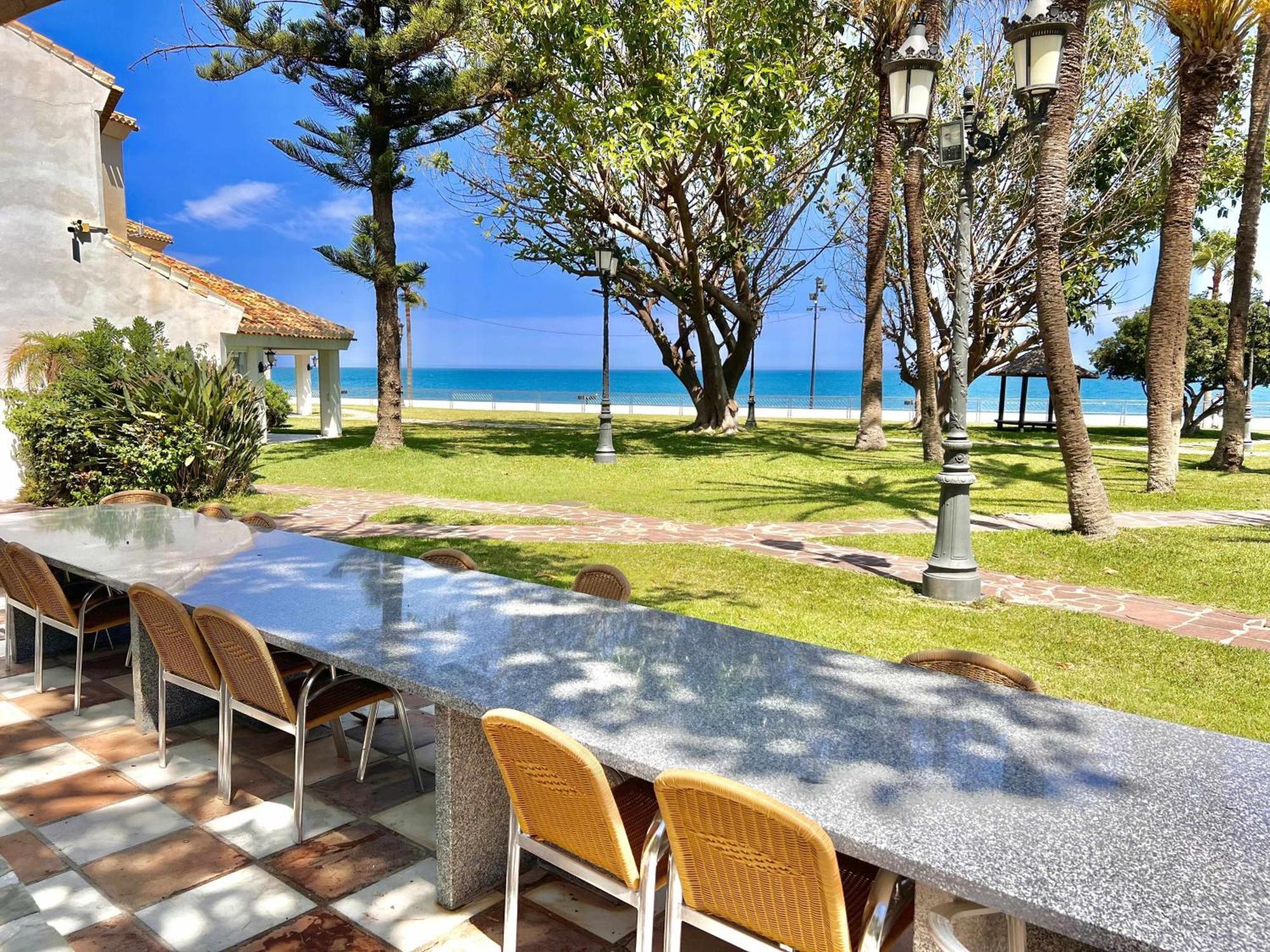 Castle Beach House Luxury Beachfront Villa Málaga Exterior foto